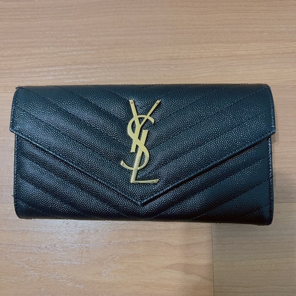 Saint Laurent Monogramme Leather Flap Wallet with goldtone. - Picture 4 of 6